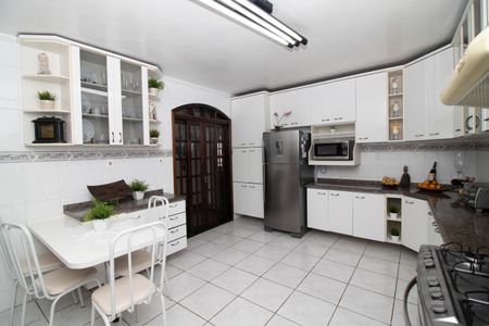 Casa à venda com 292m², 3 quartos e 6 vagas Casa à venda com 292m², 3 quartos e 6 vagasCozinha - Armários