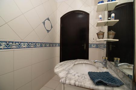 Casa à venda com 292m², 3 quartos e 6 vagas Casa à venda com 292m², 3 quartos e 6 vagasBanheiro Social