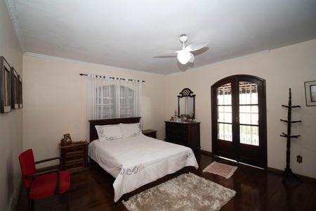 Casa à venda com 292m², 3 quartos e 6 vagas Casa à venda com 292m², 3 quartos e 6 vagasSuíte