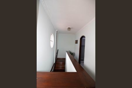 Casa à venda com 292m², 3 quartos e 6 vagas Casa à venda com 292m², 3 quartos e 6 vagasEscada - piso superior