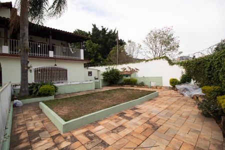 Casa à venda com 292m², 3 quartos e 6 vagas Casa à venda com 292m², 3 quartos e 6 vagasÁrea externa