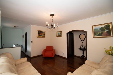 Casa à venda com 292m², 3 quartos e 6 vagas Casa à venda com 292m², 3 quartos e 6 vagasSala de Estar