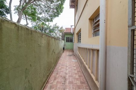 Casa à venda com 150m², 4 quartos e 2 vagasCorredor externo