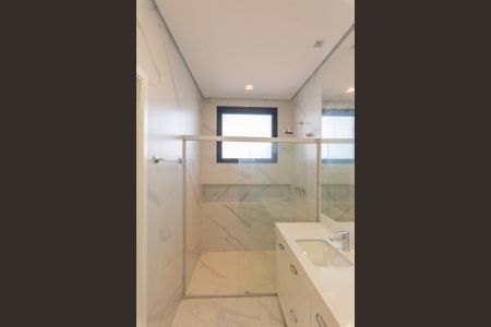 Casa de condomínio à venda com 330m², 4 quartos e 4 vagasBanheiro da Suíte 1