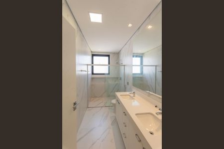 Casa de condomínio à venda com 330m², 4 quartos e 4 vagasBanheiro da Suíte 2