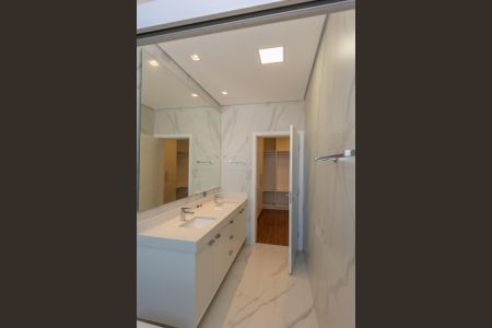 Casa de condomínio à venda com 330m², 4 quartos e 4 vagasBanheiro da Suíte 2