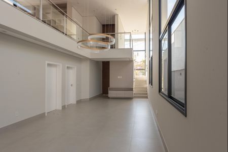 Casa de condomínio à venda com 330m², 4 quartos e 4 vagasSala