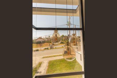 Casa de condomínio à venda com 330m², 4 quartos e 4 vagasEscada