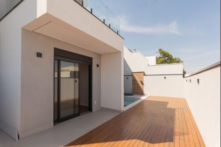 Casa de condomínio à venda com 330m², 4 quartos e 4 vagasVaranda da Suíte 1