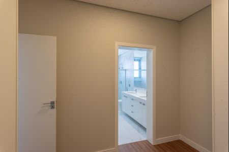 Casa de condomínio à venda com 330m², 4 quartos e 4 vagasBanheiro da Suíte 2