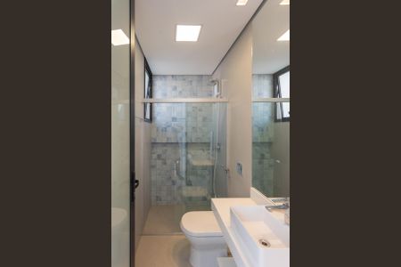 Casa de condomínio à venda com 330m², 4 quartos e 4 vagasBanheiro da Piscina