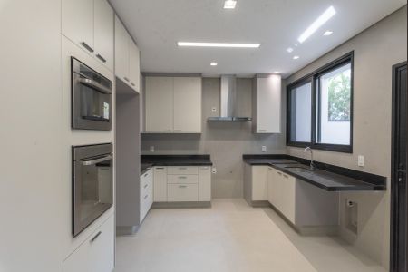 Casa de condomínio à venda com 330m², 4 quartos e 4 vagasCozinha