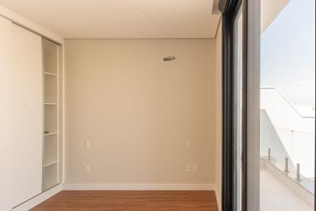 Casa de condomínio à venda com 330m², 4 quartos e 4 vagasSuíte 3