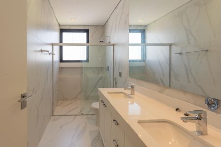 Casa de condomínio à venda com 330m², 4 quartos e 4 vagasBanheiro da Suíte 2