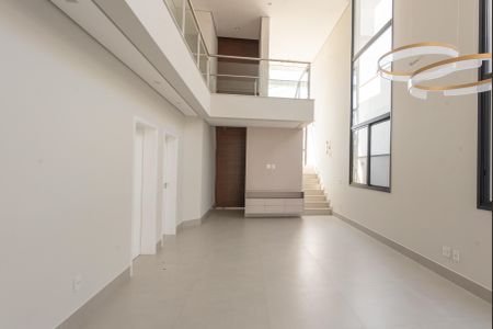 Casa de condomínio à venda com 330m², 4 quartos e 4 vagasSala