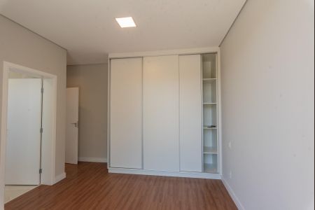 Casa de condomínio à venda com 330m², 4 quartos e 4 vagasSuíte 4