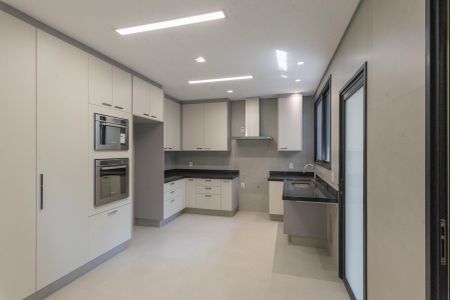 Casa de condomínio à venda com 330m², 4 quartos e 4 vagasCozinha