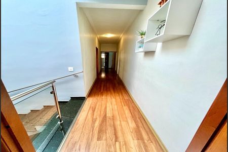 Corredor de casa à venda com 3 quartos, 182m² em Vila Amabile Pezzolo, Santo André