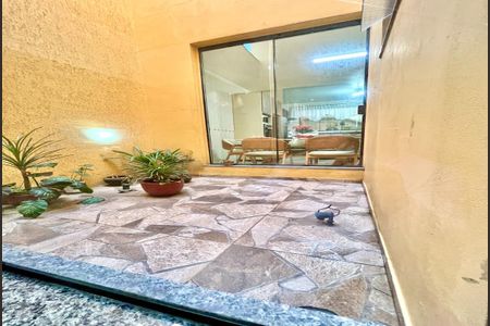 Casa à venda com 182m², 3 quartos e 4 vagasQuintal