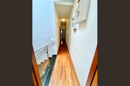 Casa à venda com 182m², 3 quartos e 4 vagasCorredor