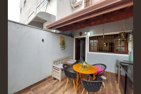 Casa à venda com 147m², 3 quartos e 2 vagas Casa à venda com 147m², 3 quartos e 2 vagasEspaço Gourmet