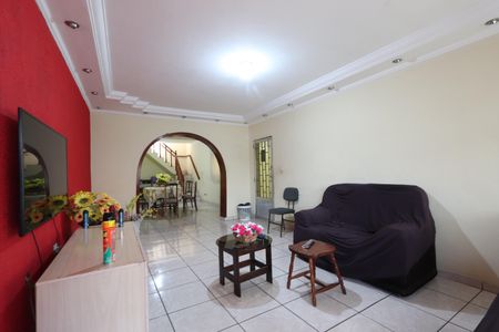 Casa à venda com 200m², 3 quartos e 2 vagasSala