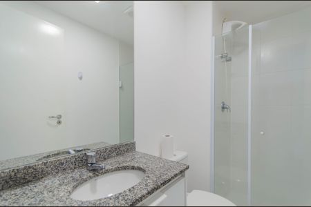 Banheiro de kitnet/studio para alugar com 1 quarto, 25m² em Liberdade, São Paulo