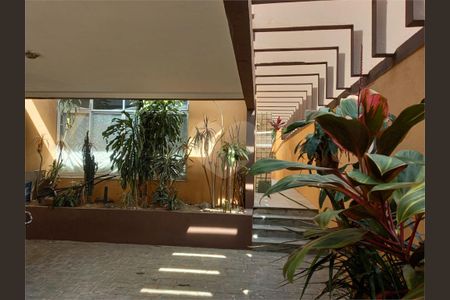 Casa à venda com 3 quartos, 270m² em Vila Friburgo, São Paulo