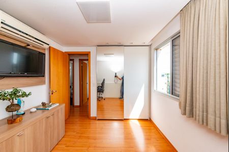 Apartamento à venda com 196m², 3 quartos e 3 vagasQuarto 2