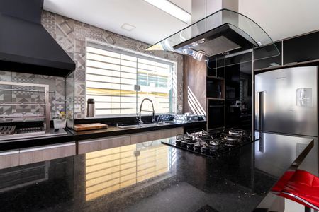 Casa à venda com 222m², 4 quartos e 2 vagas Casa à venda com 222m², 4 quartos e 2 vagasCozinha