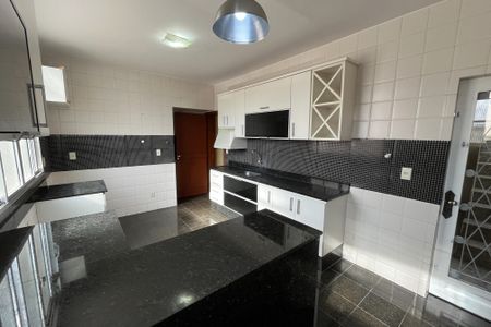 Apartamento para alugar com 150m², 3 quartos e 2 vagas Apartamento para alugar com 150m², 3 quartos e 2 vagasCozinha
