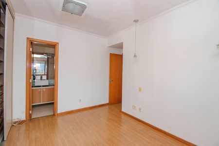 Apartamento à venda com 113m², 4 quartos e 2 vagas Apartamento à venda com 113m², 4 quartos e 2 vagasSuíte