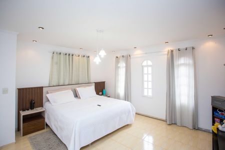 Casa à venda com 250m², 5 quartos e 2 vagasQuarto Suíte 1