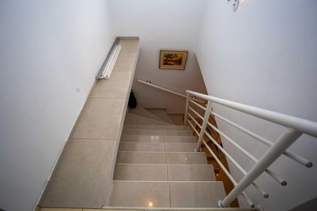 Casa à venda com 250m², 5 quartos e 2 vagasEscada