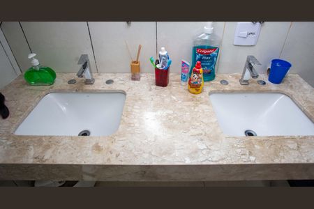 Casa à venda com 250m², 5 quartos e 2 vagasBanheiro da Suíte Casa 2