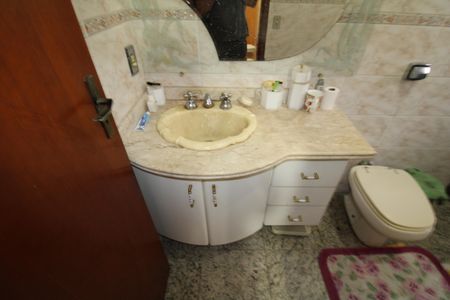 Casa à venda com 169m², 4 quartos e 3 vagasBanheiro/Suite 1