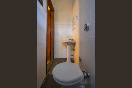 Casa à venda com 191m², 5 quartos e 2 vagas Casa à venda com 191m², 5 quartos e 2 vagasSuíte 4 - Banheiro