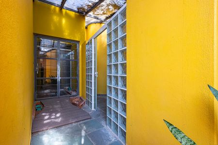 Casa à venda com 191m², 5 quartos e 2 vagas Casa à venda com 191m², 5 quartos e 2 vagasQuintal