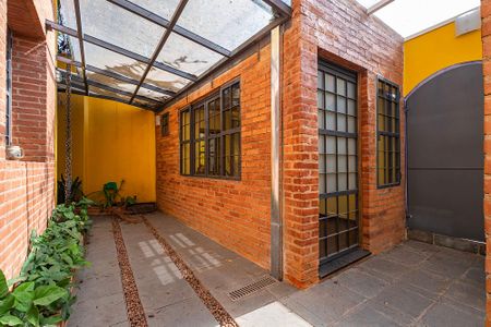 Casa à venda com 191m², 5 quartos e 2 vagas Casa à venda com 191m², 5 quartos e 2 vagasQuintal