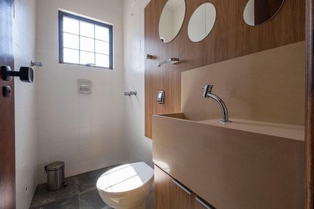 Casa à venda com 191m², 5 quartos e 2 vagas Casa à venda com 191m², 5 quartos e 2 vagasSuíte 3 - Banheiro