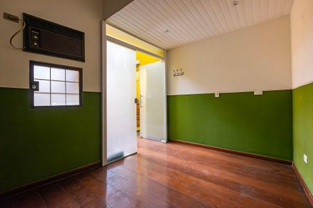 Casa à venda com 191m², 5 quartos e 2 vagas Casa à venda com 191m², 5 quartos e 2 vagasSuíte 5