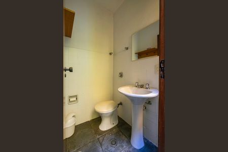 Casa à venda com 191m², 5 quartos e 2 vagas Casa à venda com 191m², 5 quartos e 2 vagasLavabo