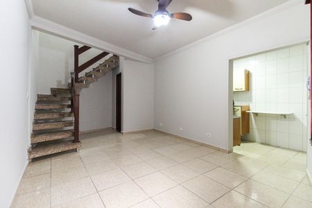 Sala de casa de condomínio à venda com 2 quartos, 86m² em Vila Carmosina, São Paulo