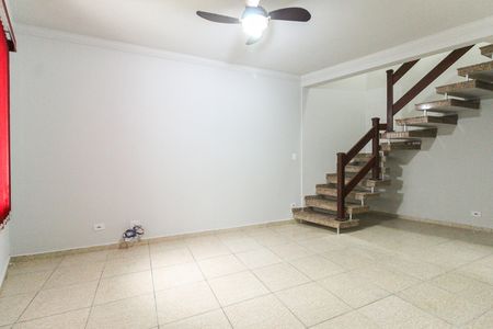 Sala de casa de condomínio à venda com 2 quartos, 86m² em Vila Carmosina, São Paulo