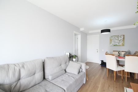 Sala  de apartamento para alugar com 2 quartos, 73m² em Vila Suzana, São Paulo