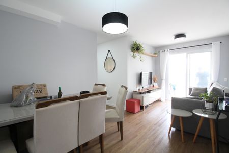 Sala  de apartamento para alugar com 2 quartos, 73m² em Vila Suzana, São Paulo