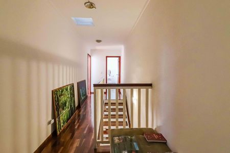 Casa à venda com 138m², 4 quartos e 2 vagasCorredor