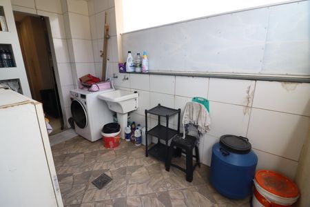 Casa à venda com 368m², 3 quartos e 2 vagasÁrea de Serviço 1