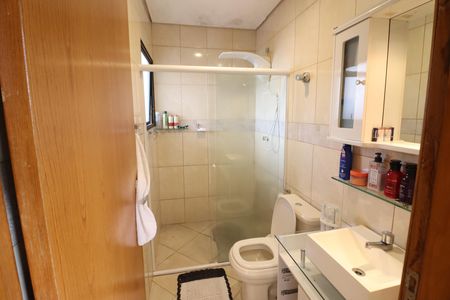 Casa à venda com 368m², 3 quartos e 2 vagasBanheiro da Suíte 1