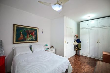 Casa à venda com 250m², 5 quartos e 3 vagasSuíte 2